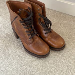 Frye Sabrina Lace up boot